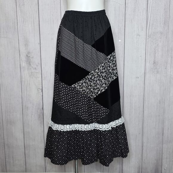 VTG Black & White Floral Patchwork Prairie Maxi Skirt, Velvet Panels & Lace Trim - Picture 1 of 5